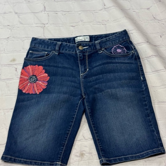 Old Navy Girl’s Denim Shorts with Floral Design & Paint size 14 - Picture 10 of 13